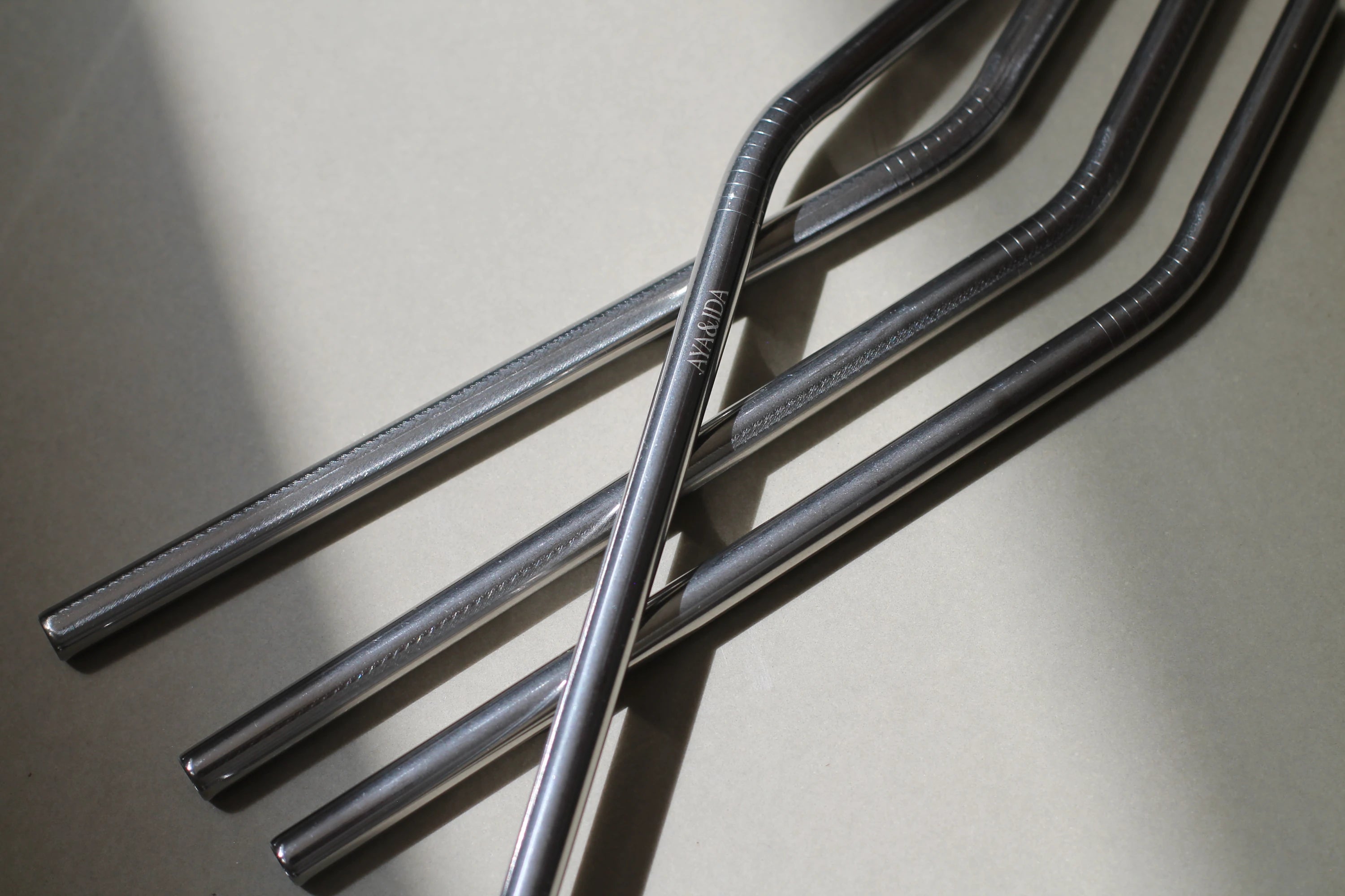 Aya&Ida Set of 4 Reusable Long Bent Steel Straws with Brush - Lifestory