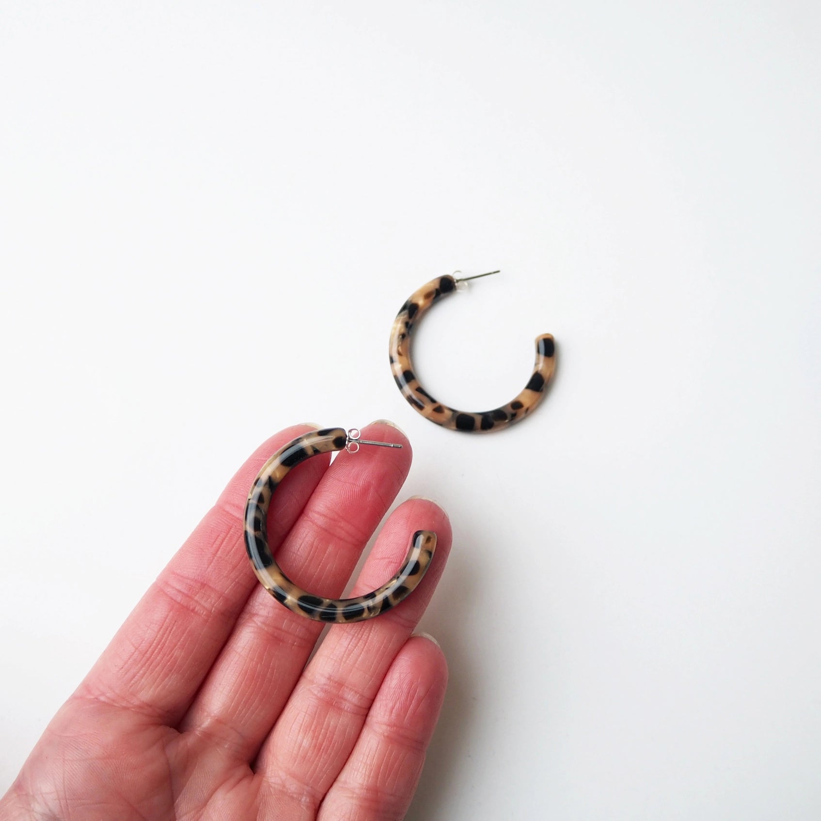 Karamell Slim Hoop Earrings | by Custom Made - Lifestory