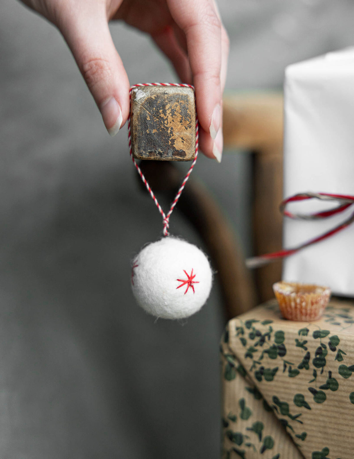 Kullinge Decoration | White or Red | Fairtrade Wool | by Storefactory - Lifestory
