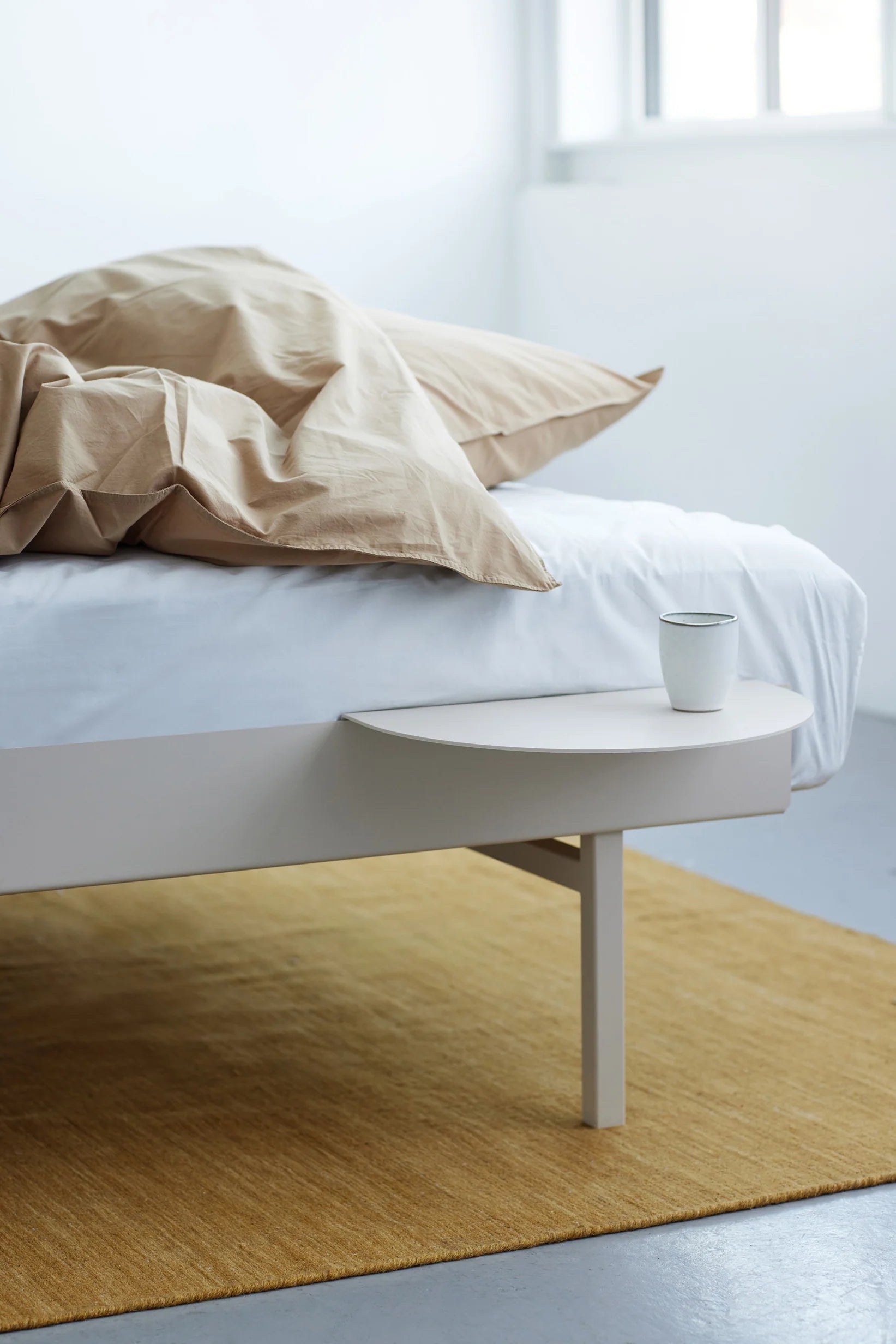Moebe side table for bed on sand bed - Lifestory