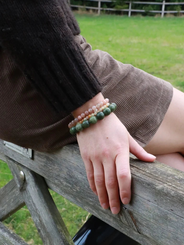Model wearing Soï Copenhagen essential Rose Quartz crystal stretch bracelet