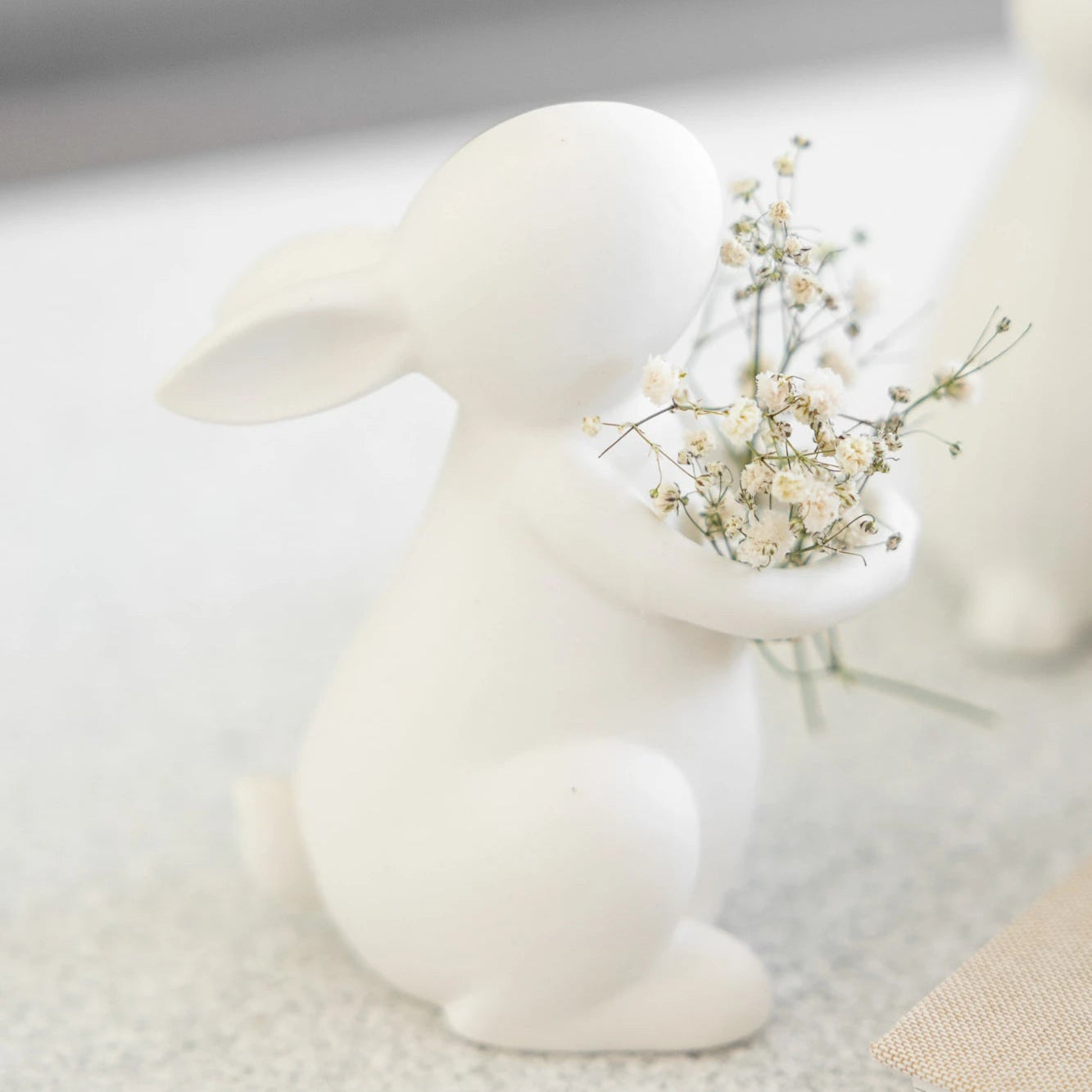 Storefactory 'Joar' Small Open Armed Ceramic Bunny in Matte White - Lifestory