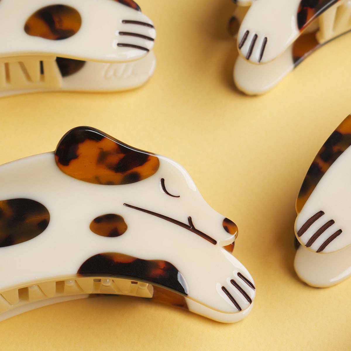 Winona Irene Tortie Puppy Dog Acetate Hair Claw - Lifestory