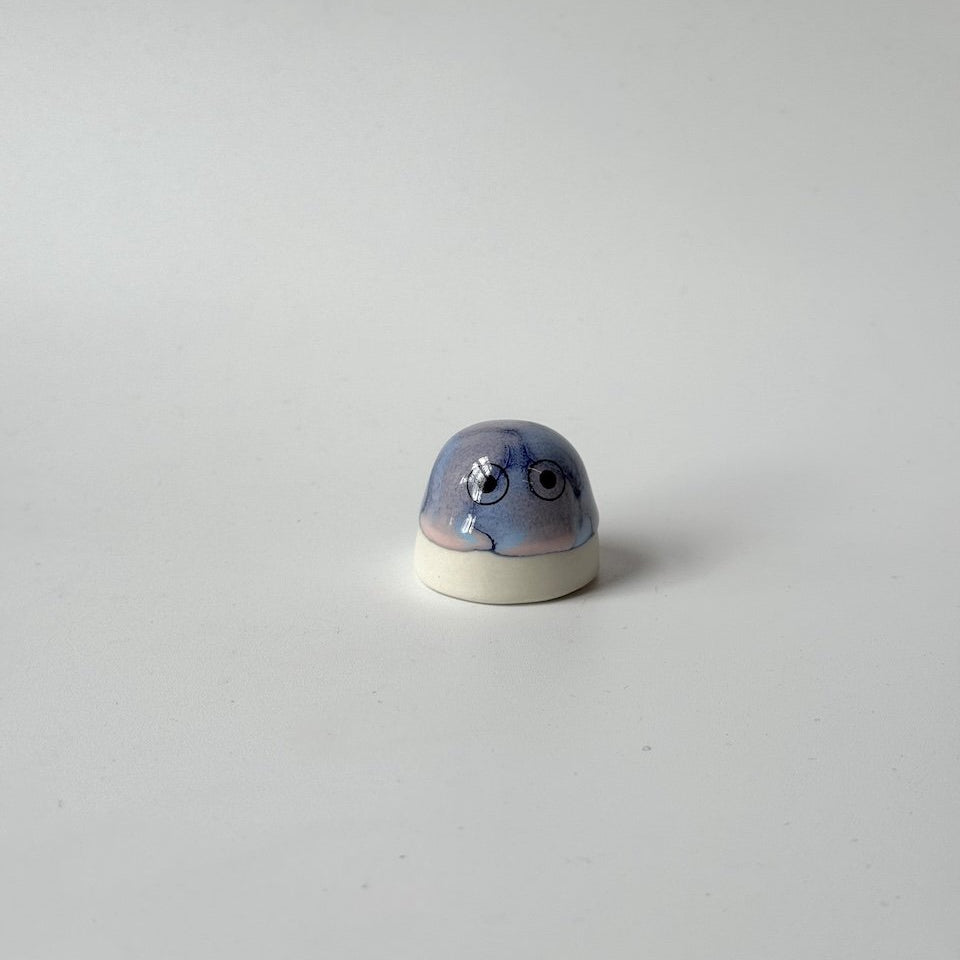 Sigmund, a blue and pink Studio Arhoj 'Dot'set against a plain light grey background.