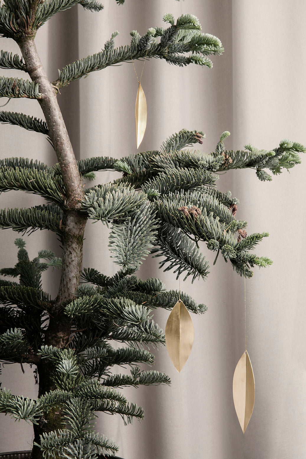 Leaf Brass Ornaments | set of 4 - Lifestory - ferm Living