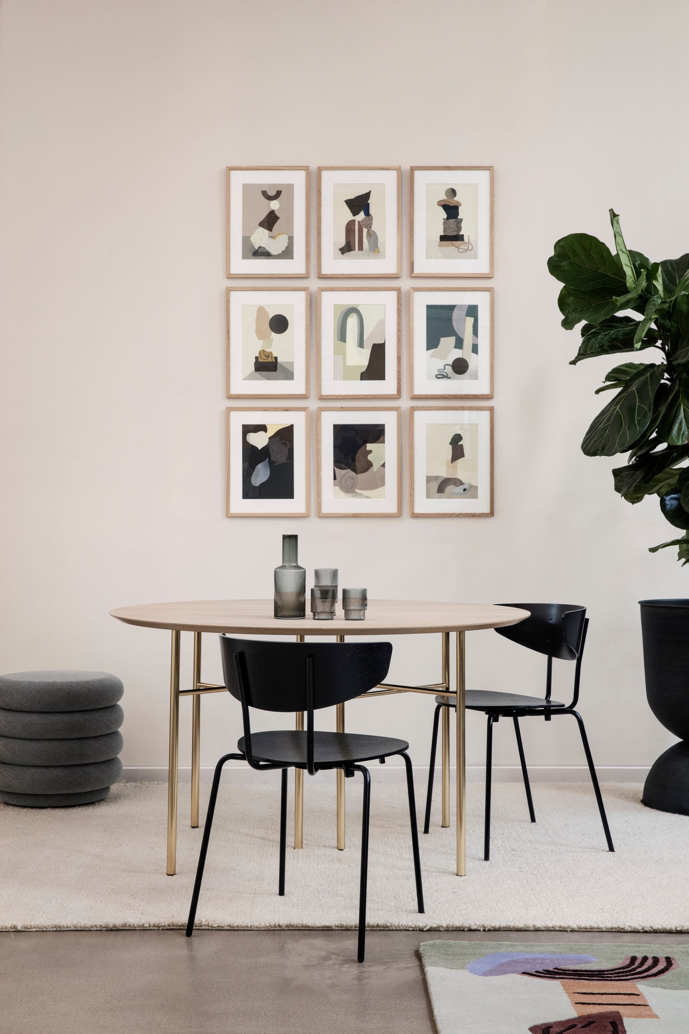 Hourglass Plant Pot | Large | Black | by ferm Living - Lifestory