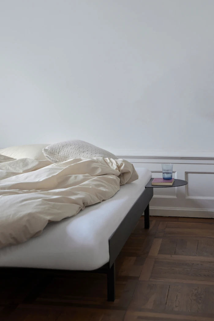 180cm bed with two side tables in black by Moebe