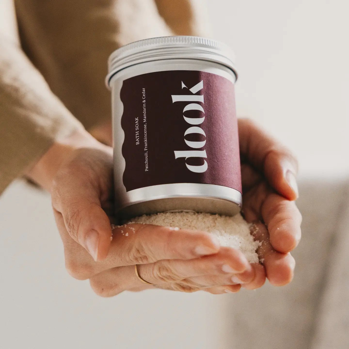 Dook 200g Tin Bath Soak - Patchouli, Frankincense, Mandarin & Cedar - Lifestory