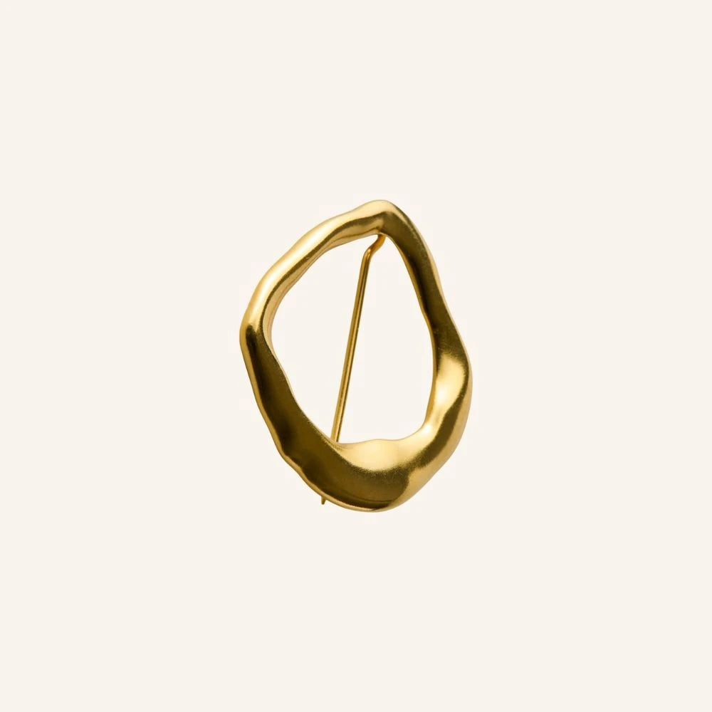 Gaia Broche in gold plated silver by Pernille Corydon | Lifestory 