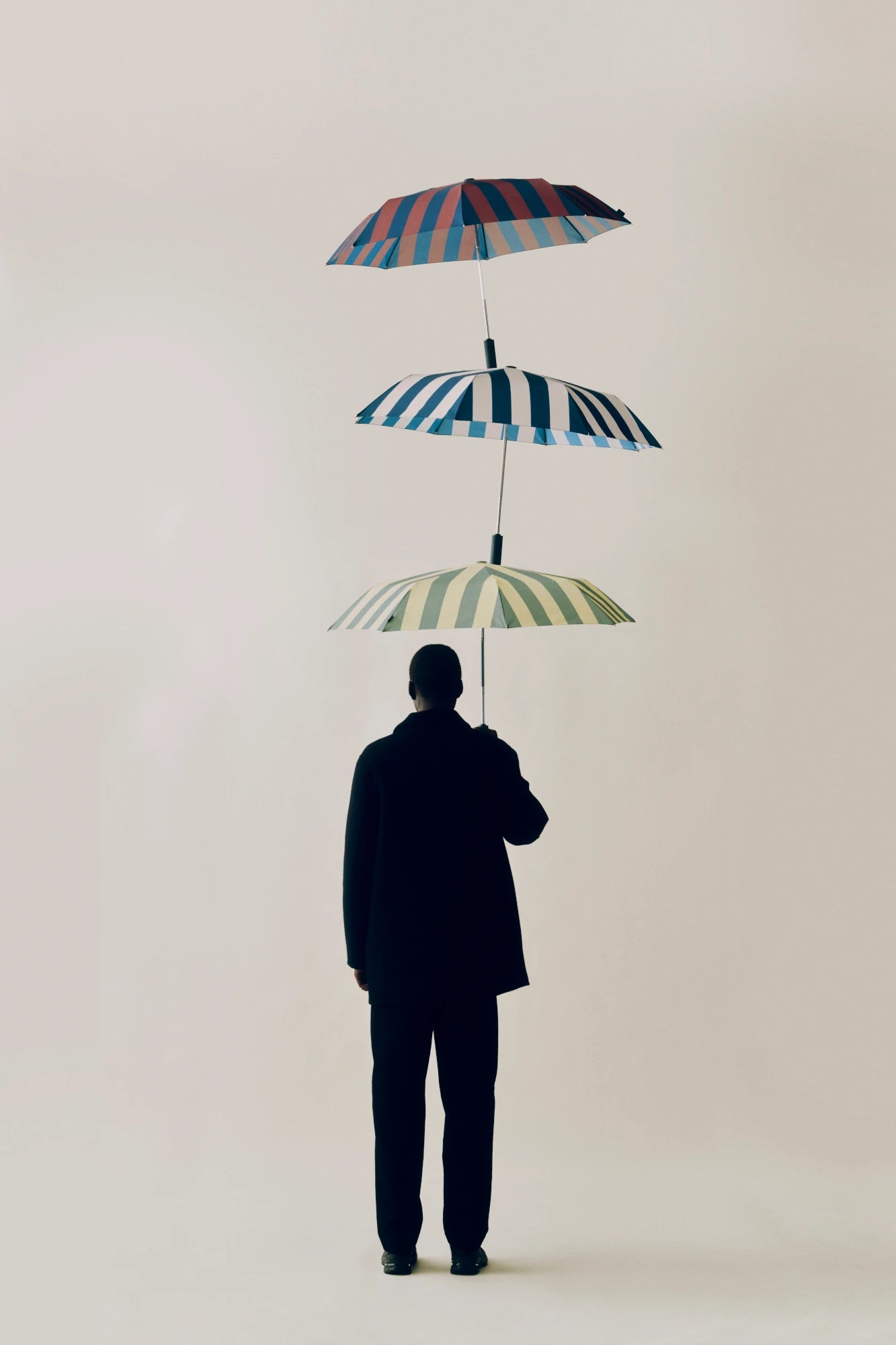 HAY Regn umbrellas held by a model