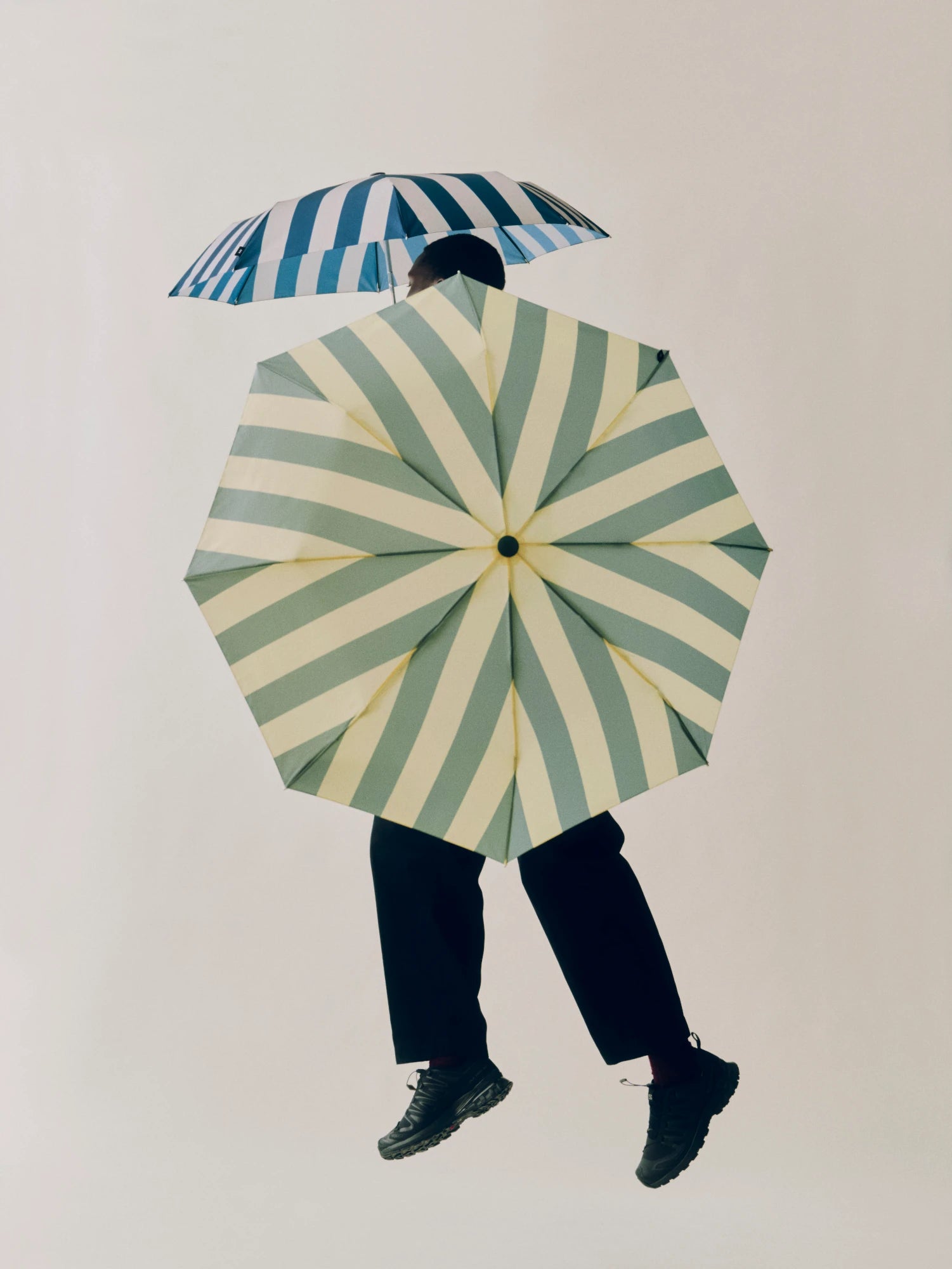 HAY Regn umbrellas held by a model