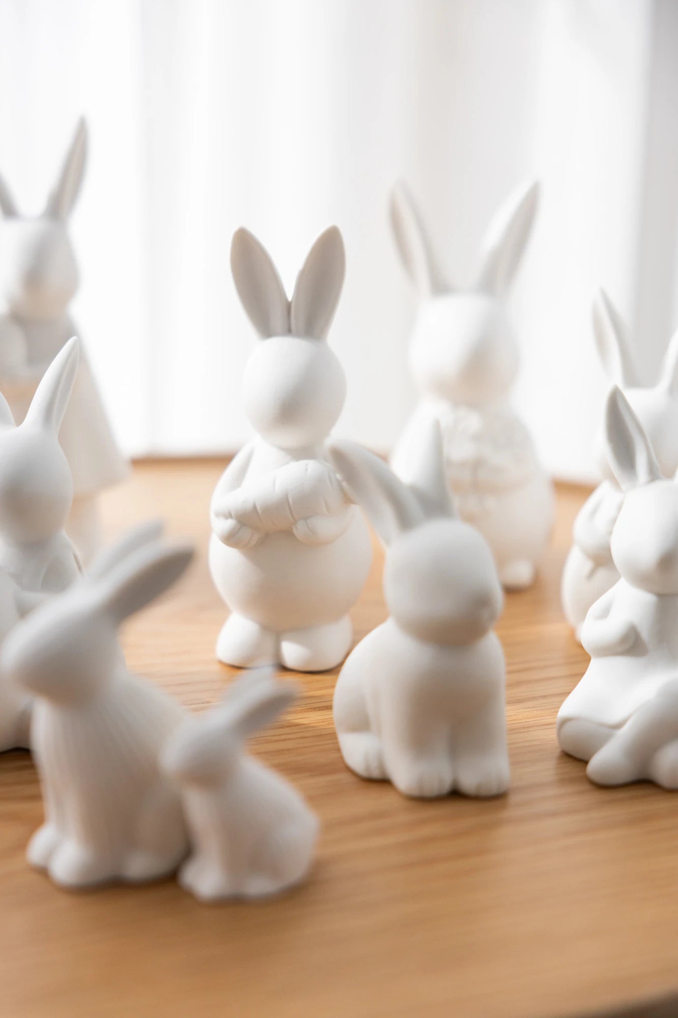 Storefactory 'Harry' Small  Ceramic Bunny with Carrot in Matte White - Lifestory