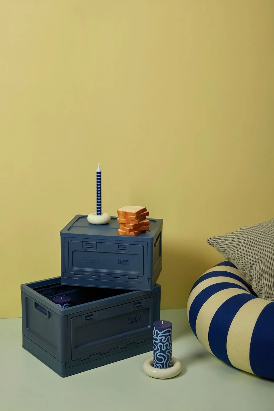 Studio About Pillar Candle in dark blue and light blue