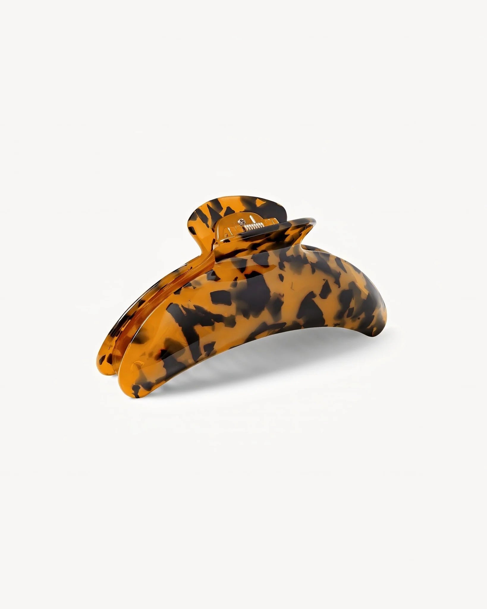 MACHETE Jumbo Heirloom Claw in Classic Tortoise Acetate - Lifestory