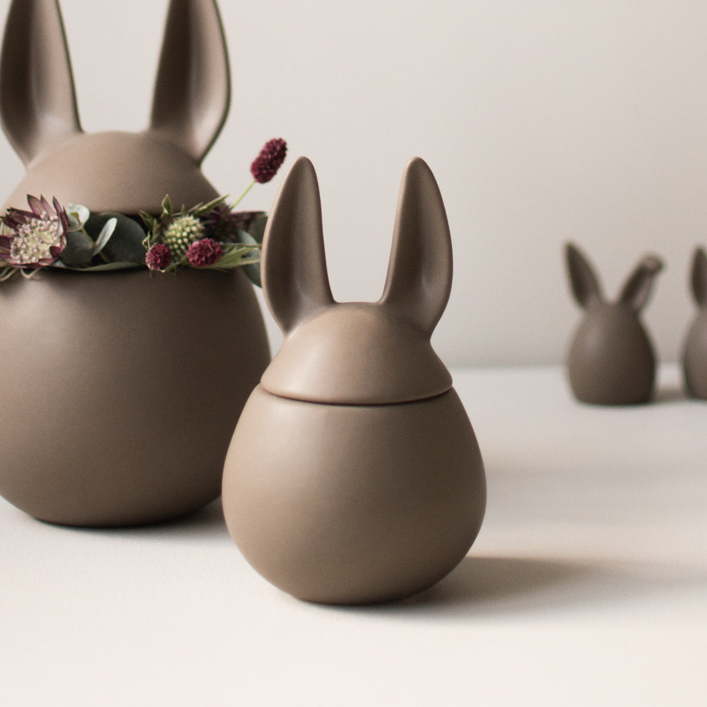 Eating Rabbit | Small Lidded Bowl | Speckled White - Lifestory - DBKD